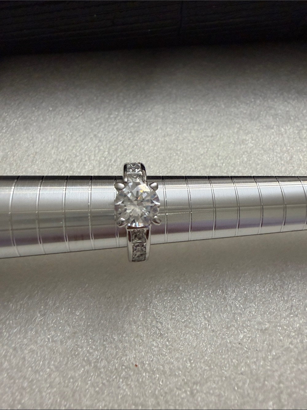 Source Unknown Silver-Tone Ring with Clear Center Stone